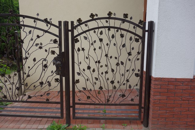 Kute bramy i ogrodzenia