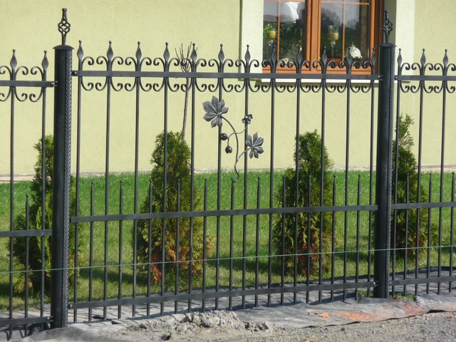 Kute bramy i ogrodzenia